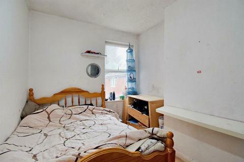 31 Yeading Fork, Hayes, UB4 9DQ