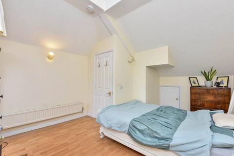 3 bedroom end of terrace house to rent, Rope Street, Canada Water, London, SE16