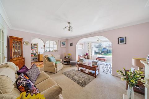 5 Lake Close, Byfleet, West Byfleet, KT14 7AE