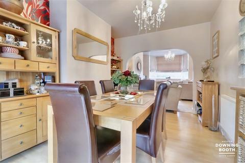 1 Lyn Avenue, Lichfield, WS13 7DA