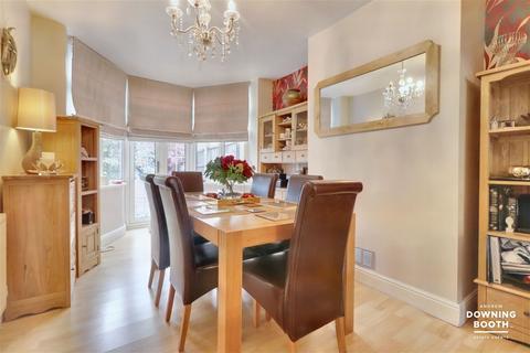 1 Lyn Avenue, Lichfield, WS13 7DA