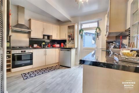 1 Lyn Avenue, Lichfield, WS13 7DA