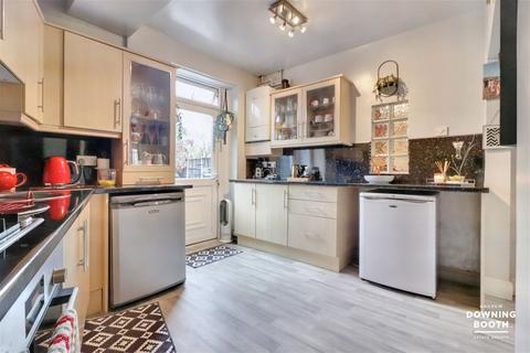 1 Lyn Avenue, Lichfield, WS13 7DA
