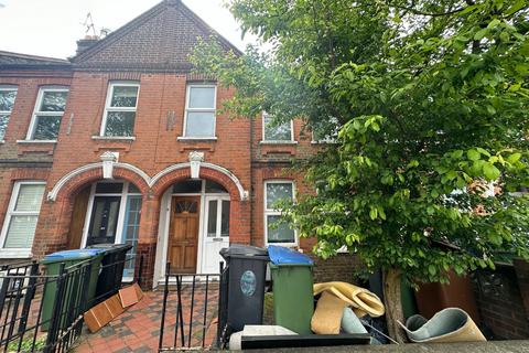 2 bedroom flat to rent, London E17