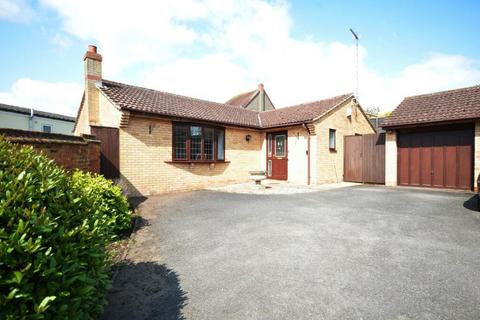 2 bedroom detached bungalow to rent, School Lane, Rothwell NN14