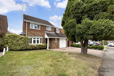 4 bedroom detached house for sale, Hardy Avenue, Yateley, Hampshire