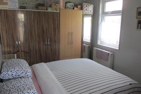 2 bedroom detached bungalow to rent, Broadway, Jaywick, Essex, CO15 2HF