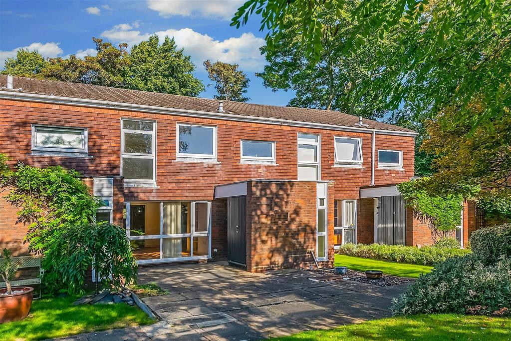 Harrison Close, Reigate, Surrey 3 bed terraced house for sale £450,000