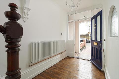 4 bedroom end of terrace house for sale, Roper Road, Canterbury