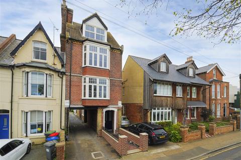 4 bedroom end of terrace house for sale, Roper Road, Canterbury