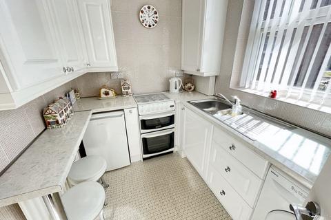 2 bedroom flat for sale, North Avenue, Harton, South Shields, Tyne and Wear, NE34 6AX