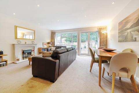 21 Farthings Close, Pinner, HA5 2QR