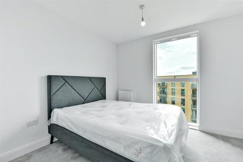 1 bedroom apartment to rent, Aquifer House, Memorial Avenue, Slough, SL1