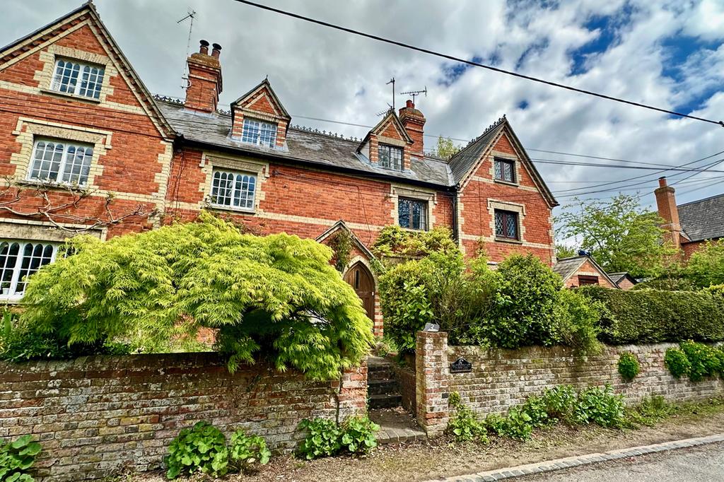 The Street, Ewelme OX10 2 bed terraced house for sale - £400,000