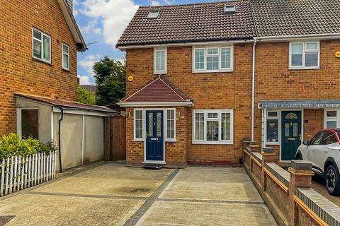 3 bedroom end of terrace house for sale, Mungo Park Road, Rainham, Essex