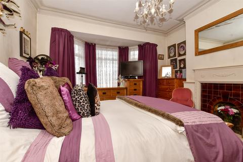 2 bedroom ground floor flat for sale, Wrythe Green Road, Carshalton, Surrey