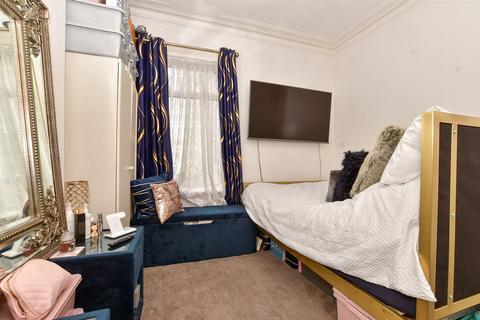 2 bedroom ground floor flat for sale, Wrythe Green Road, Carshalton, Surrey