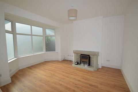 4 bedroom semi-detached house to rent, Sedgley Avenue, Prestwich, M25