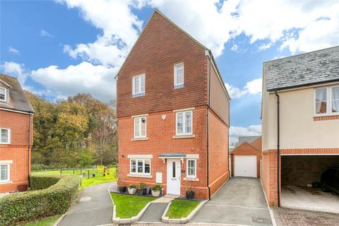 8 The Robins, Bracknell, RG12 8BU