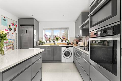 8 The Robins, Bracknell, RG12 8BU