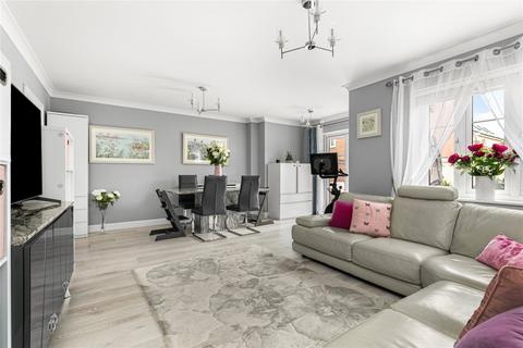 8 The Robins, Bracknell, RG12 8BU