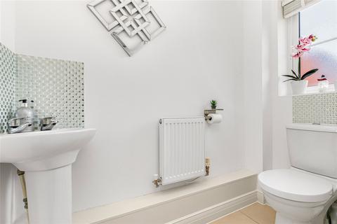 8 The Robins, Bracknell, RG12 8BU
