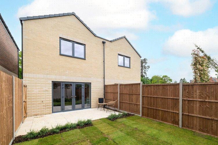 Crowthorne Road North, Bracknell... 2 bed semidetached house for sale