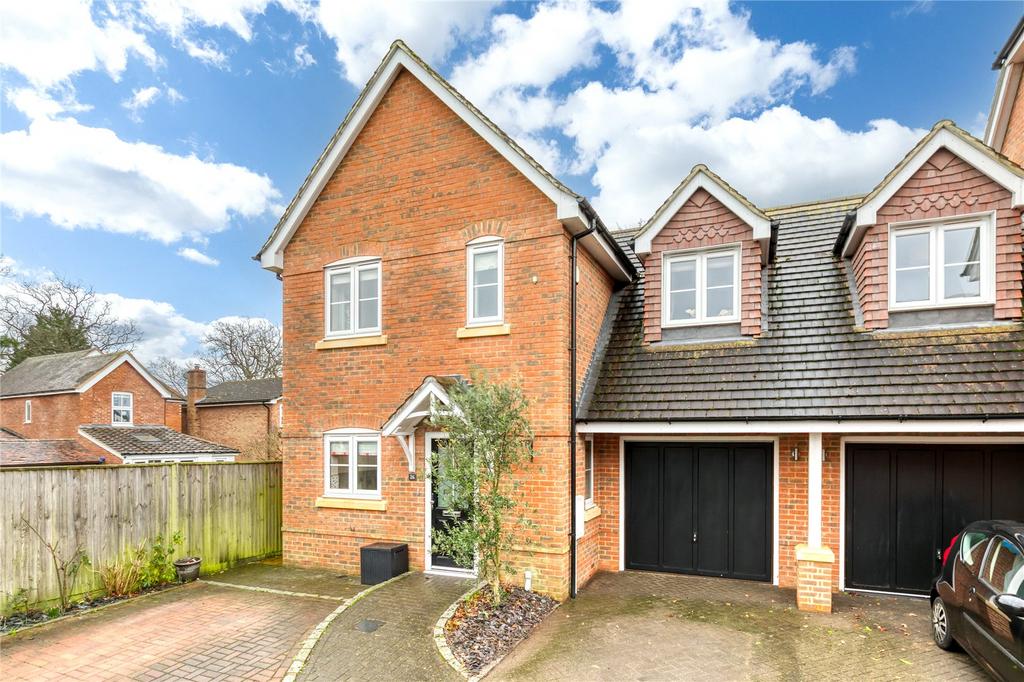 Whitmore Close, Owlsmoor, Sandhurst... 3 bed end of terrace house for