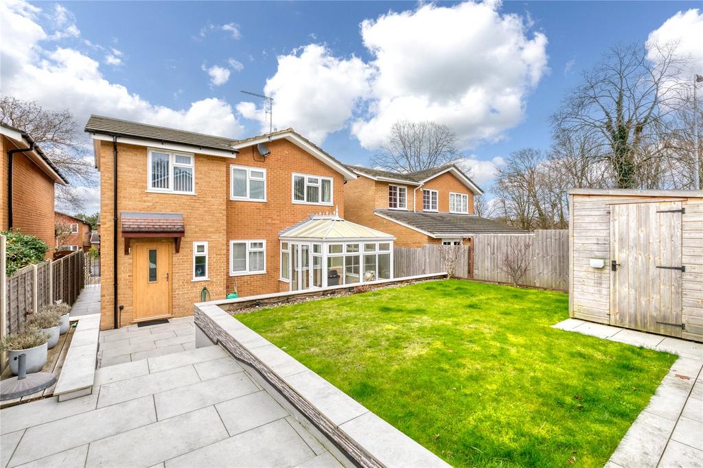 Avebury, Bracknell, Berkshire, RG12 4 bed detached house for sale £