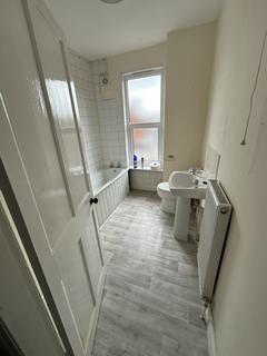 2 bedroom terraced house to rent, Ashton Place, Leeds LS8