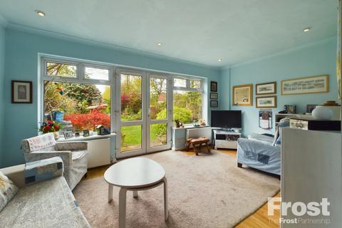 27 Rex Avenue, Ashford, TW15 2DA