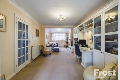 27 Rex Avenue, Ashford, TW15 2DA
