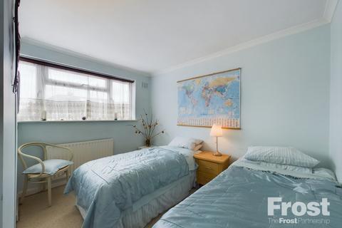 27 Rex Avenue, Ashford, TW15 2DA