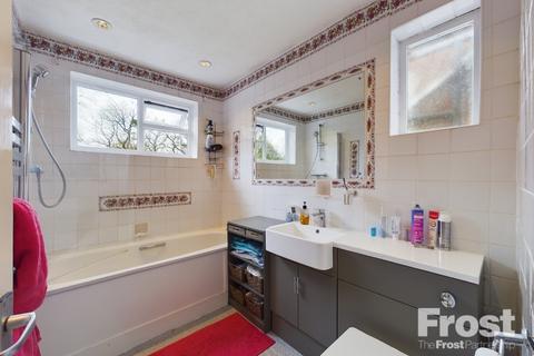 27 Rex Avenue, Ashford, TW15 2DA