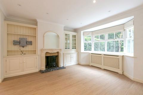 4 bedroom detached house for sale, Blackheath Lane, Blackheath GU4