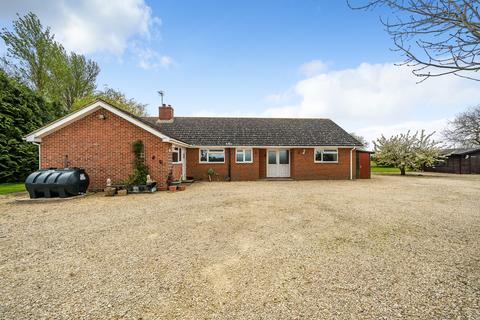 3 bedroom bungalow to rent, Northfield Farm, East Challow SN7