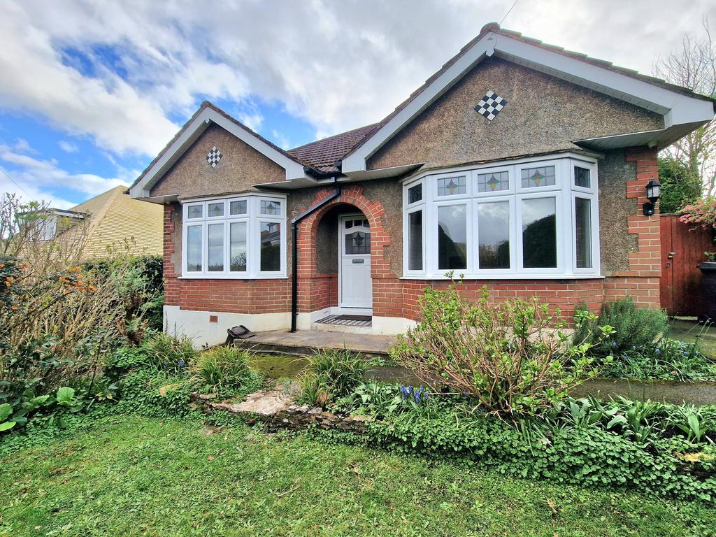 Forest View Road, Bournemouth BH9 3 bed detached bungalow £1,450 pcm