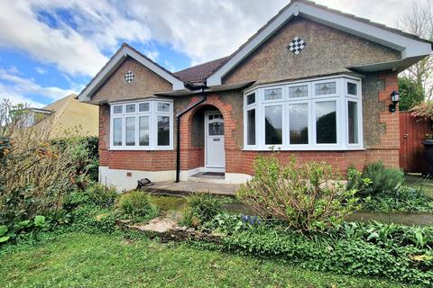 3 bedroom detached bungalow to rent, Forest View Road, Bournemouth BH9