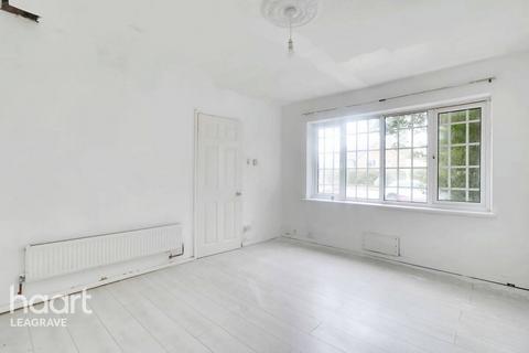 3 bedroom end of terrace house for sale, Wheatfield Road, Luton