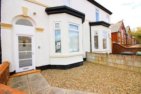 3 bedroom semi-detached house to rent, Linaker, Southport, PR8