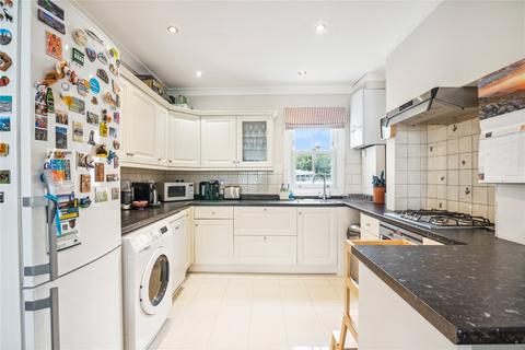 3 bedroom apartment for sale, Aliwal Road, SW11