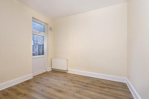 3 bedroom terraced house to rent, Minet Gardens, London NW10