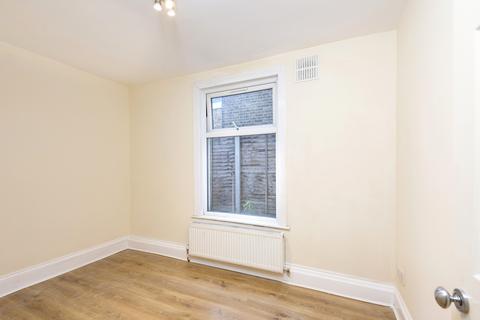 3 bedroom terraced house to rent, Minet Gardens, London NW10