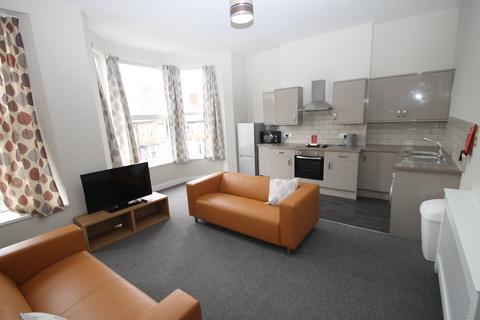 2 bedroom flat to rent, North Road East, Plymouth PL4