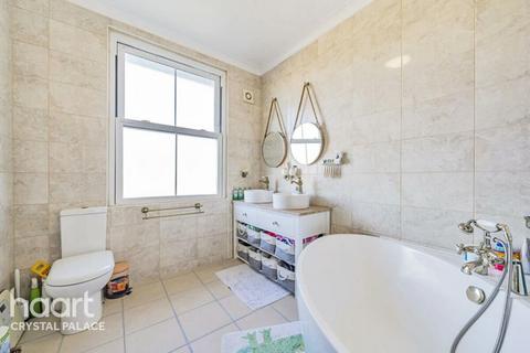 30c Lancaster Road, London, SE25 4AF