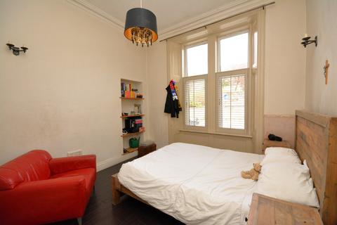 2 bedroom flat for sale, West Bridge Street, Falkirk, Stirlingshire, FK1 5RJ