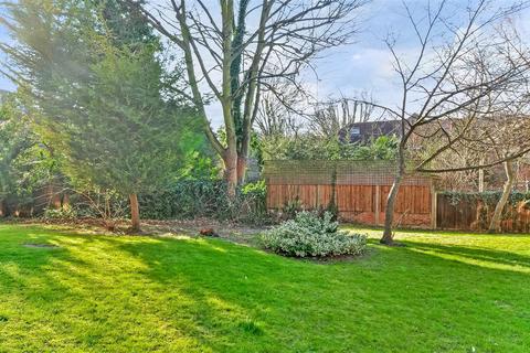 79 Ambleside Gardens, Sutton, SM2 5HN