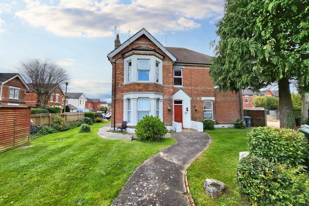Charminster 1 bed flat for sale £170,000