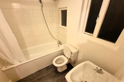 2 bedroom flat to rent, High Street North, London E6