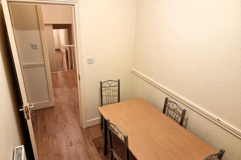 2 bedroom flat to rent, High Street North, London E6